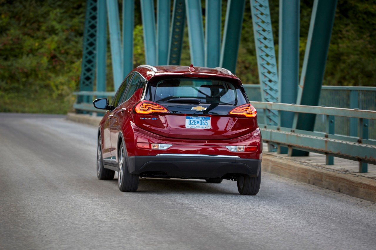 2019-chevrolet-boltev-021