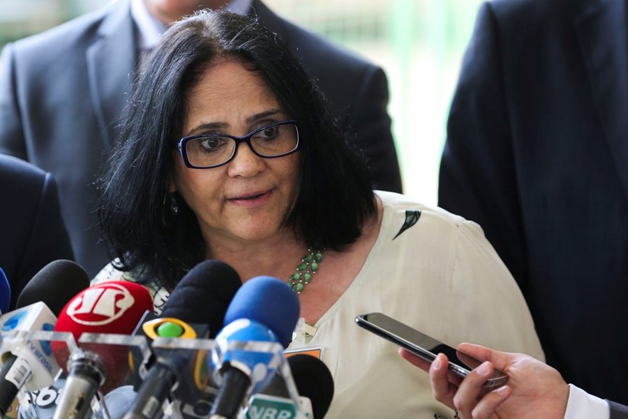 Ministra Damares Alves em coletiva à imprensa