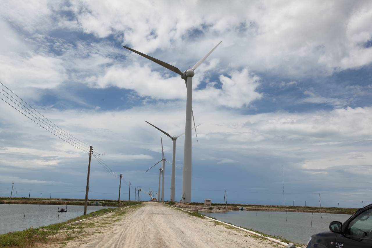 Usina Eólica Volta do Rio - Ceará
  *** Local Caption *** Vista dos aerogeradores durante a visita técnica à usina Eólica Volta do Rio no Ceará.
Usina eólica conectada a SE SOBRAL III, Chesf. A usina pertence ao grupo Energimp S/A, controlado pela IMPSA WIND (Industrias Metalúrgicas Pescarmona S.A.).