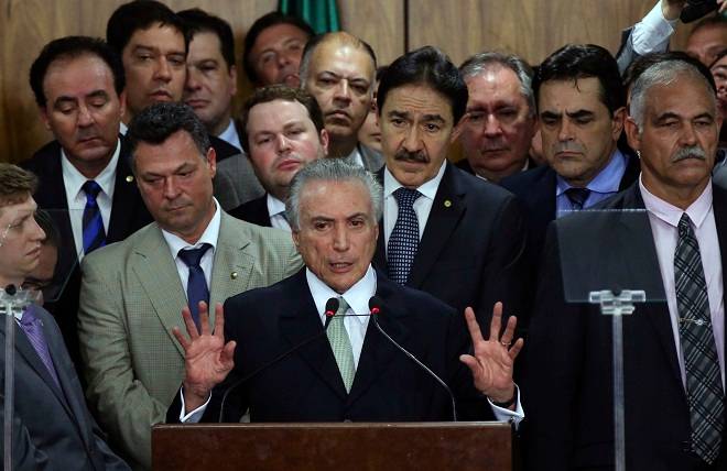 Brasília - O presidente interino Michel Temer faz discurso durante cerimônia de posse aos ministros de seu governo, no Palácio do Planalto (Valter Campanato/Agência Brasill)