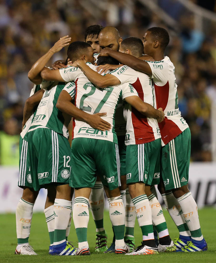 ROSARIO, ARGENTINA - 06.04.2016: ROSARIO CENTRAL X PALMEIRAS - O jogador Gabriel Jesus, da SE Palmeiras, comemora seu gol contra a equipe do CA Rosario Central, durante partida válida pela quinta rodada da fase de grupos, da Copa Libertadores, no Estádio Gigante de Arroyito. (Foto: Cesar Greco / Fotoarena)