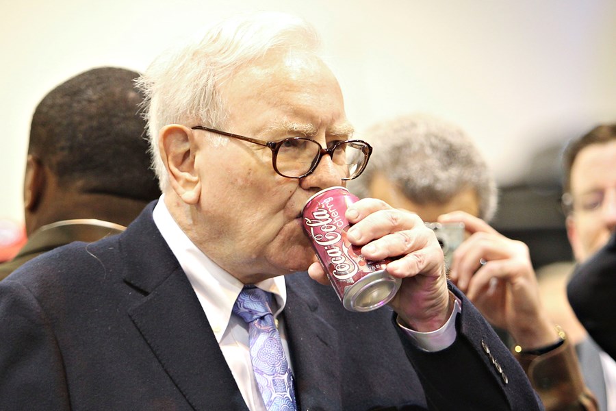 Investimento de Buffett na Coca-Cola é exemplo de como investir na hora certa (Bloomberg)