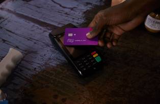 O cartão roxinho, símbolo do Nubank