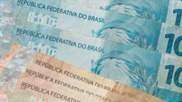 notas de 100 e 50 reais