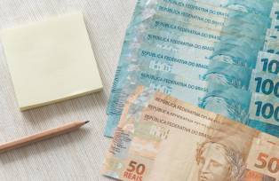 notas de 100 e 50 reais