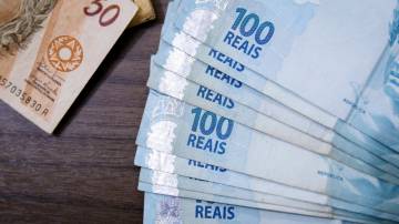Notas de 50 e 100 reais