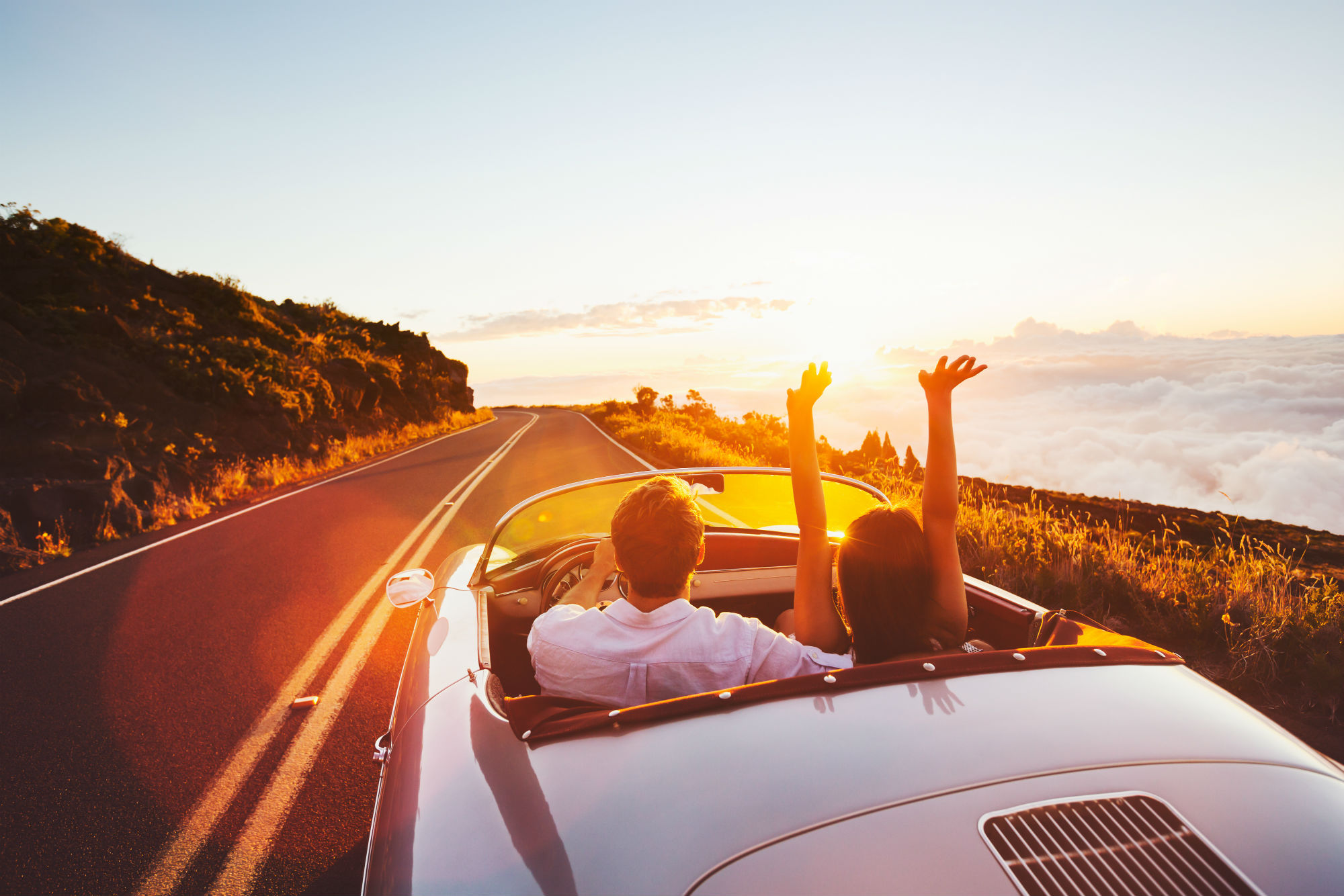 Alugar um carro é uma tarefa simples e pode ser feita em uma única plataforma. 