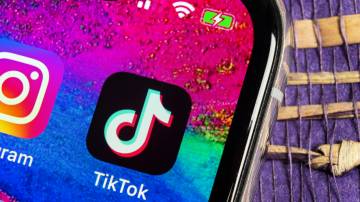 Imagem de tela de celular com os ícones de TikTok e Instagram lado a lado