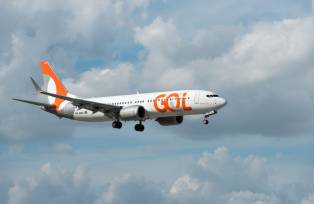 Avião da GOL em voo