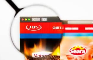 Tela de computador com o site da JBS