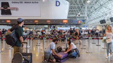 terminal de passageiros do Aeroporto Internacional Tom Jobim ou Galeão, no Rio de Janeiro