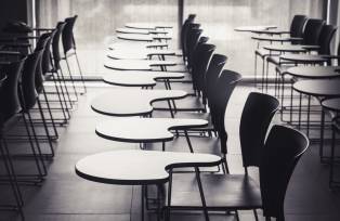 Classe de aula vazia
