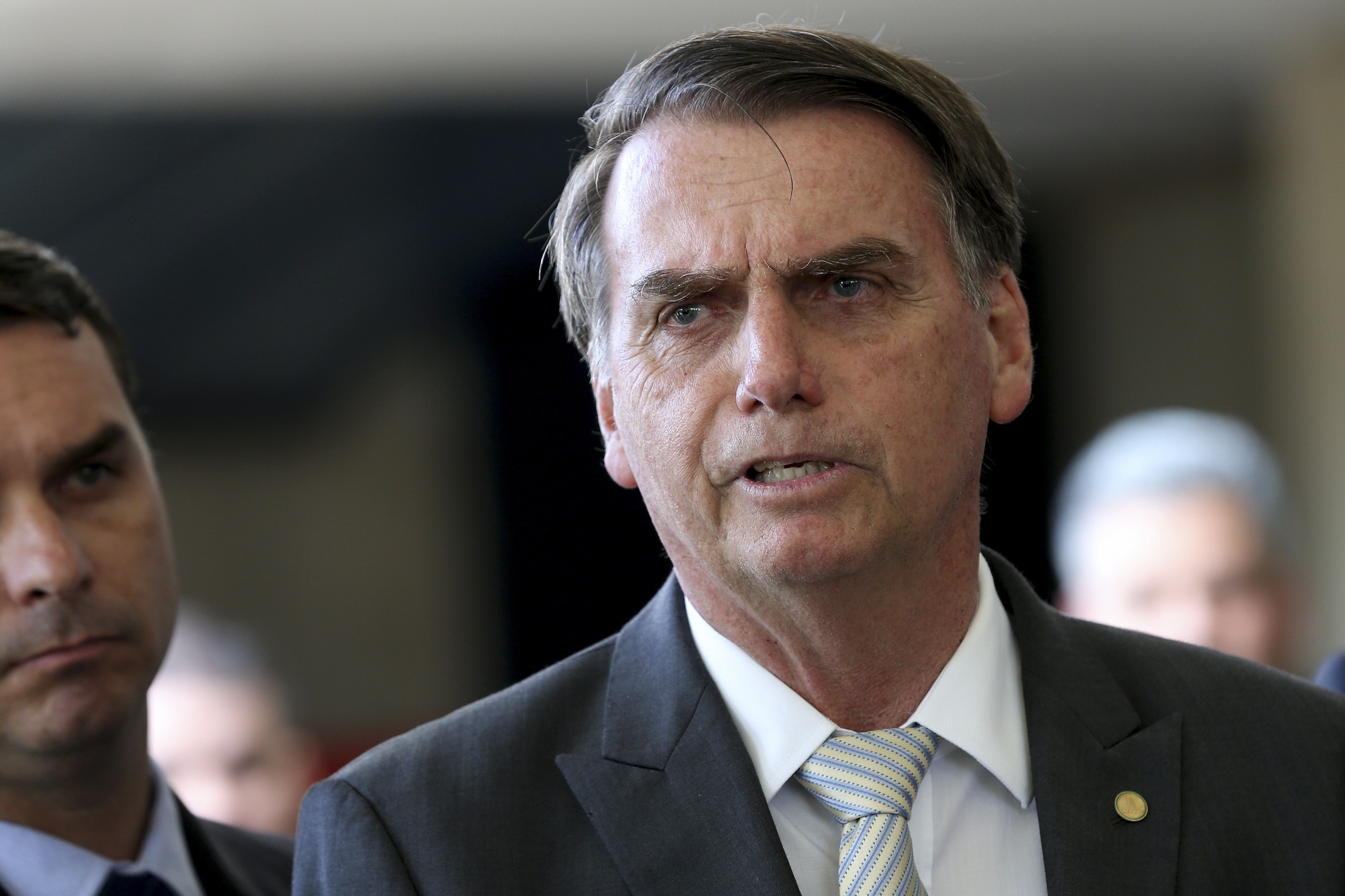 Flávio Bolsonaro e Jair Bolsonaro (Wilson Dias/Agência Brasil)