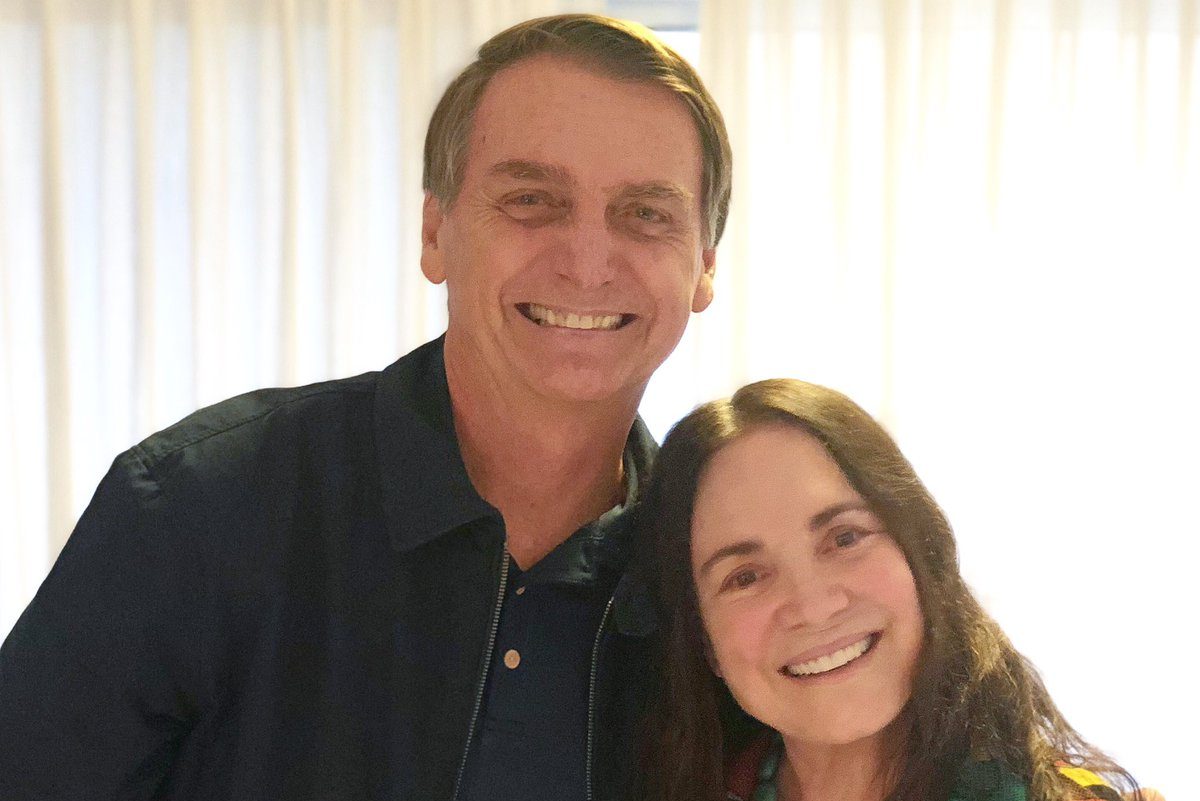 A atriz Regina Duarte, secretária especial da Cultura, e o presidente Jair Bolsonaro