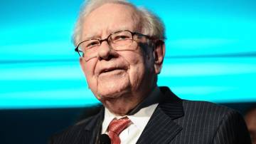 NEW YORK, NY - SEPTEMBER 19: Philanthropist Warren Buffett is joined onstage by 24 other philanthropist and influential business people featured on the Forbes list of 100 Greatest Business Minds during the Forbes Media Centennial Celebration at Pier 60 on September 19, 2017 in New York City. (Photo by Daniel Zuchnik/WireImage)