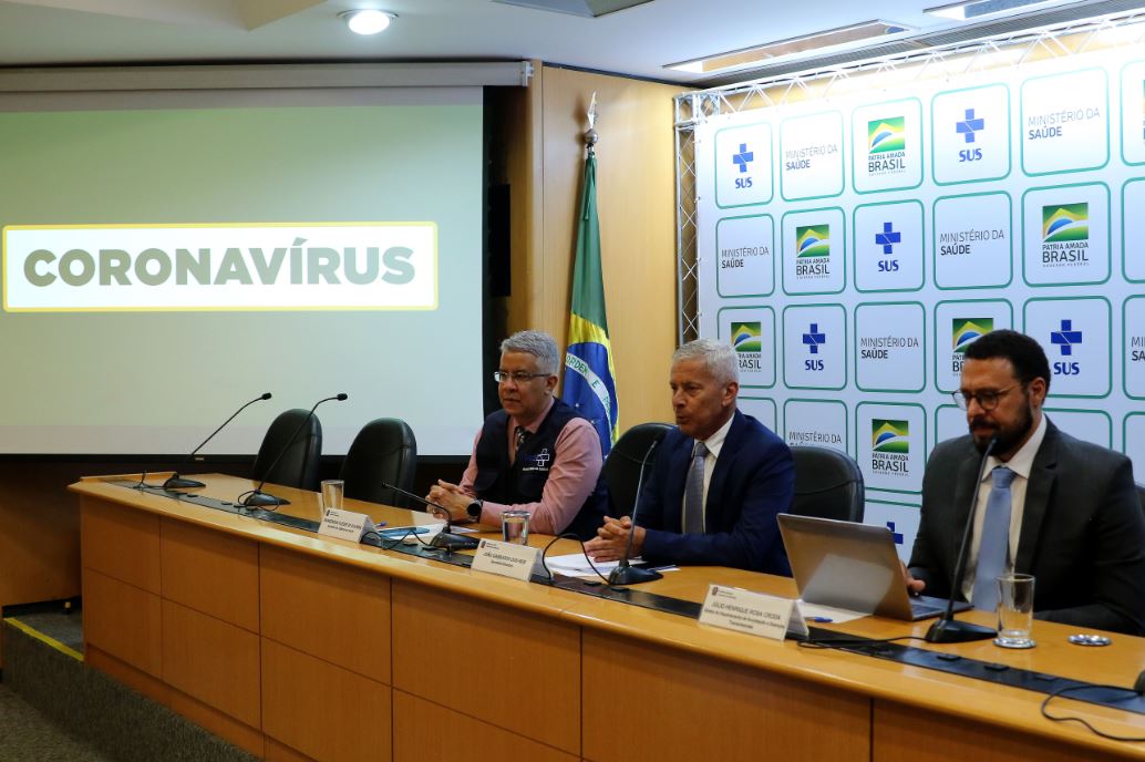 Wanderson Oliveira, João Gabardo e Júlio  Croda, durante coletiva em fevereiro
(Foto: Wilson Dias/Agência Brasil)
