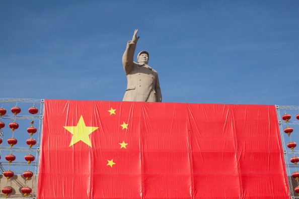 Estátua de Mao e bandeira da China 
 (Foto: Getty Images)