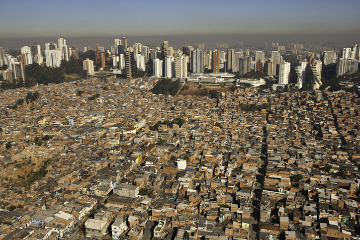 Vista de comunidade no Brasil (Getty Images)