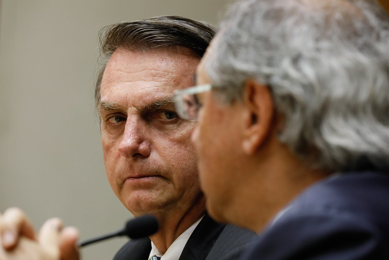 Presidente da República, Jair Bolsonaro durante reunião com o Ministro da Economia, Paulo Guedes.

(Foto: Isac Nóbrega/PR)