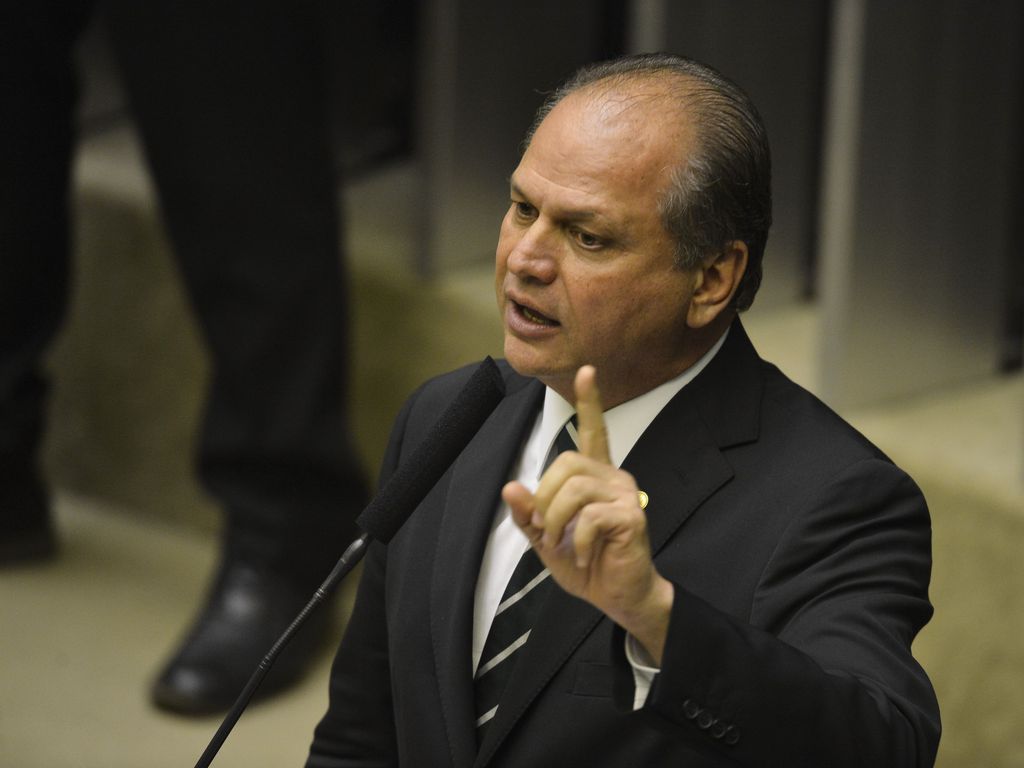 O deputado Ricardo Barros (PP-PR), líder do governo na Câmara, durante sessão em plenário (Foto: Valter Campanato/Agência Brasil)