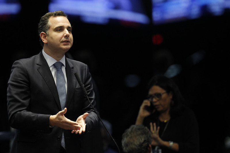 O senador Rodrigo Pacheco (DEM-MG) faz pronunciamento em plenário.

(Foto: Beto Barata/Agência Senado)