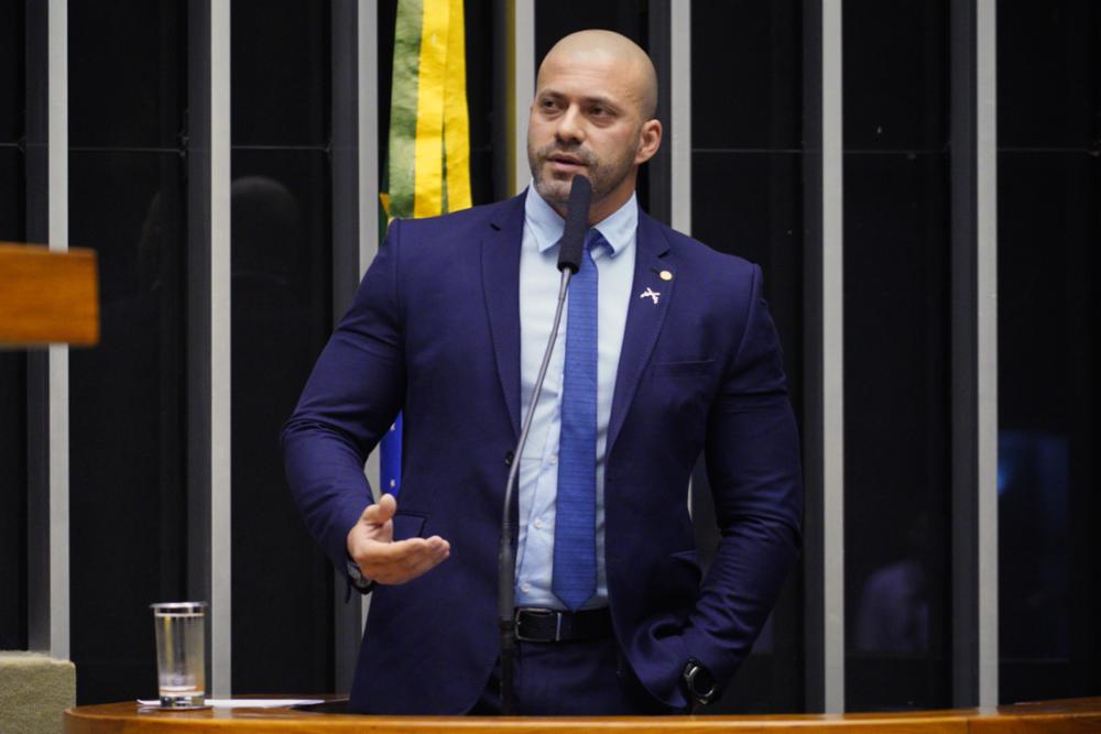 Ex-deputado Daniel Silveira discursa na tribuna da Câmara em 2021 (Pablo Valadares/Câmara dos Deputados)