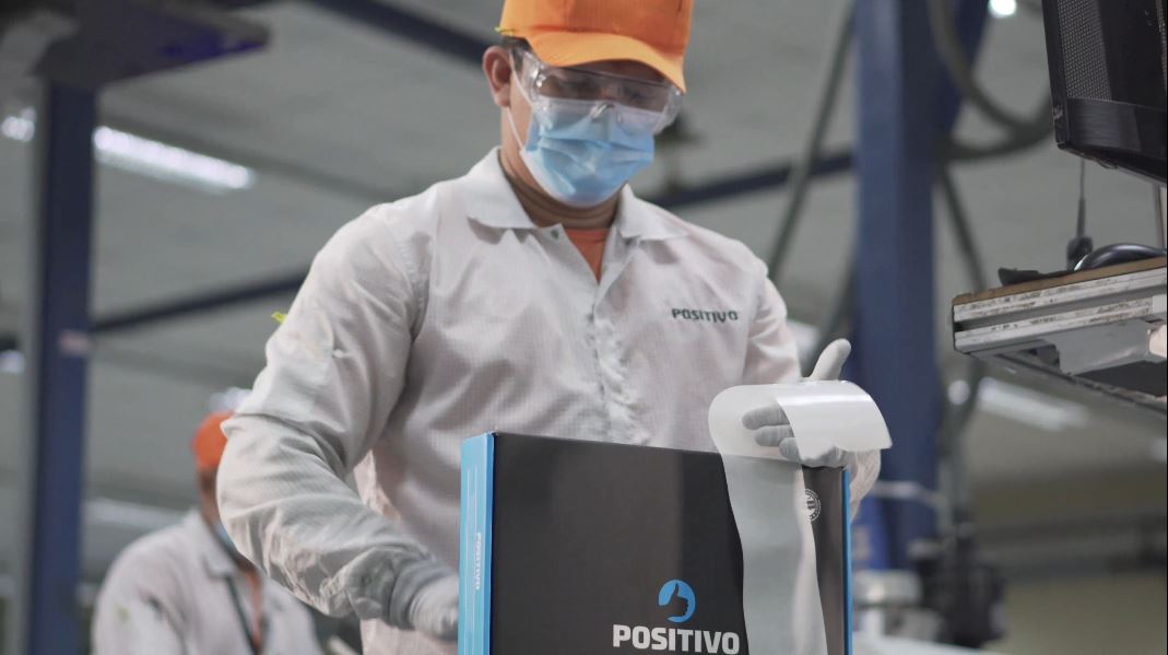 Linha de Produção da Positivo Tecnologia em Manaus (Foto: Divulgação)