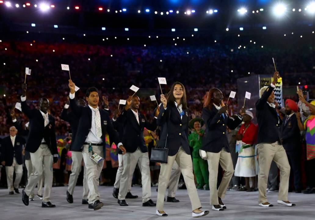 Delegação de atletas refugiados na abertura da Rio 2016, no Maracanã (KAI PFAFFENBACH/Divulgação/Comitê Olímpico Internacional)