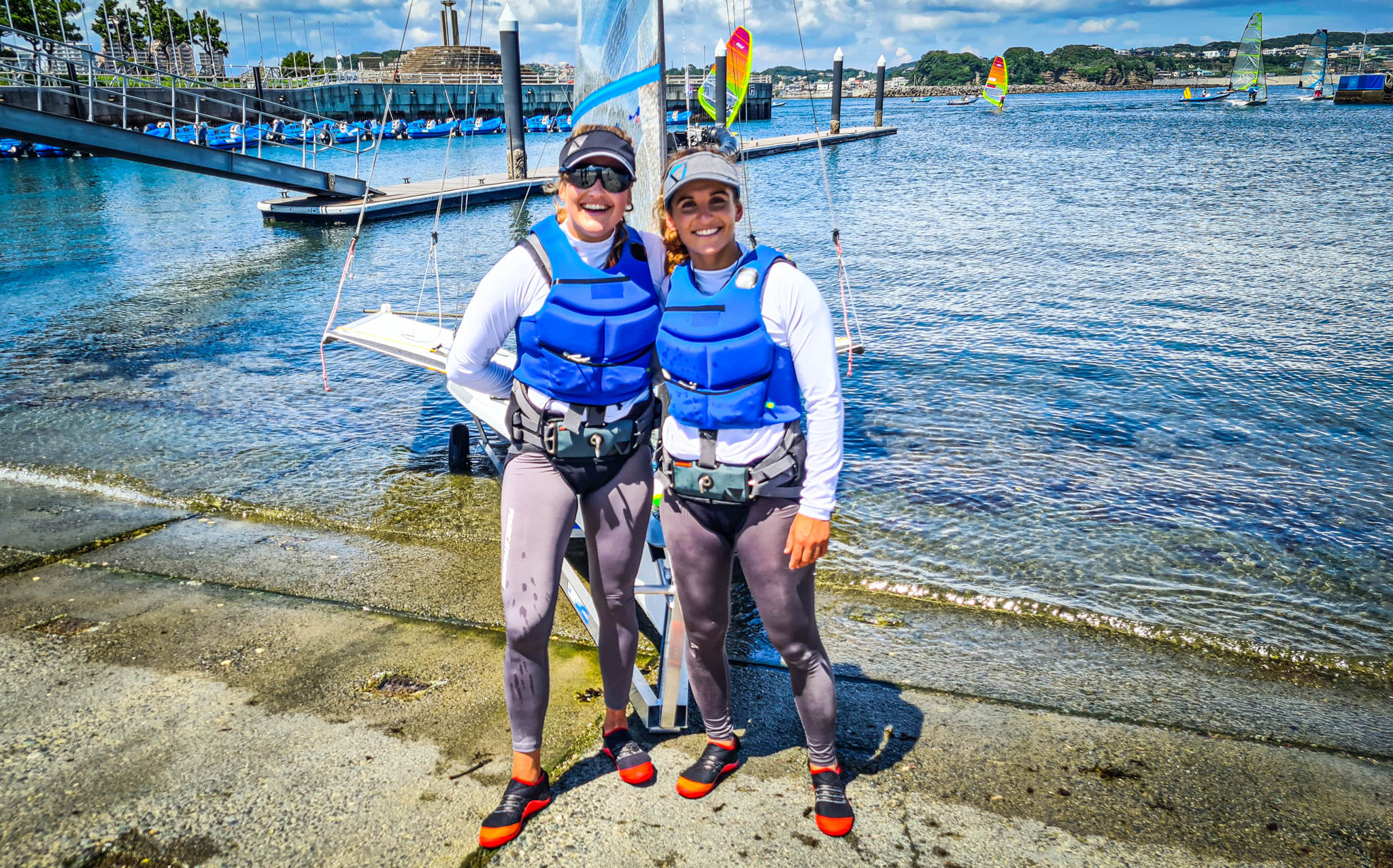 Primeiro dia de treinos oficiais em Enoshima, Japão, de Martine Grael e Kahena Kunze (Daniel Vasco/COB)