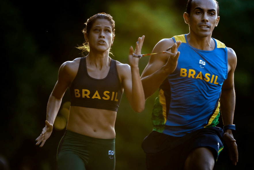 Thalita Simplicio e o guia Felipe Veloso treinam no Yoyogi Park em Tóquio (Miriam Jeske/CPB/Fickr/Comitê Paralímpico Brasileiro)