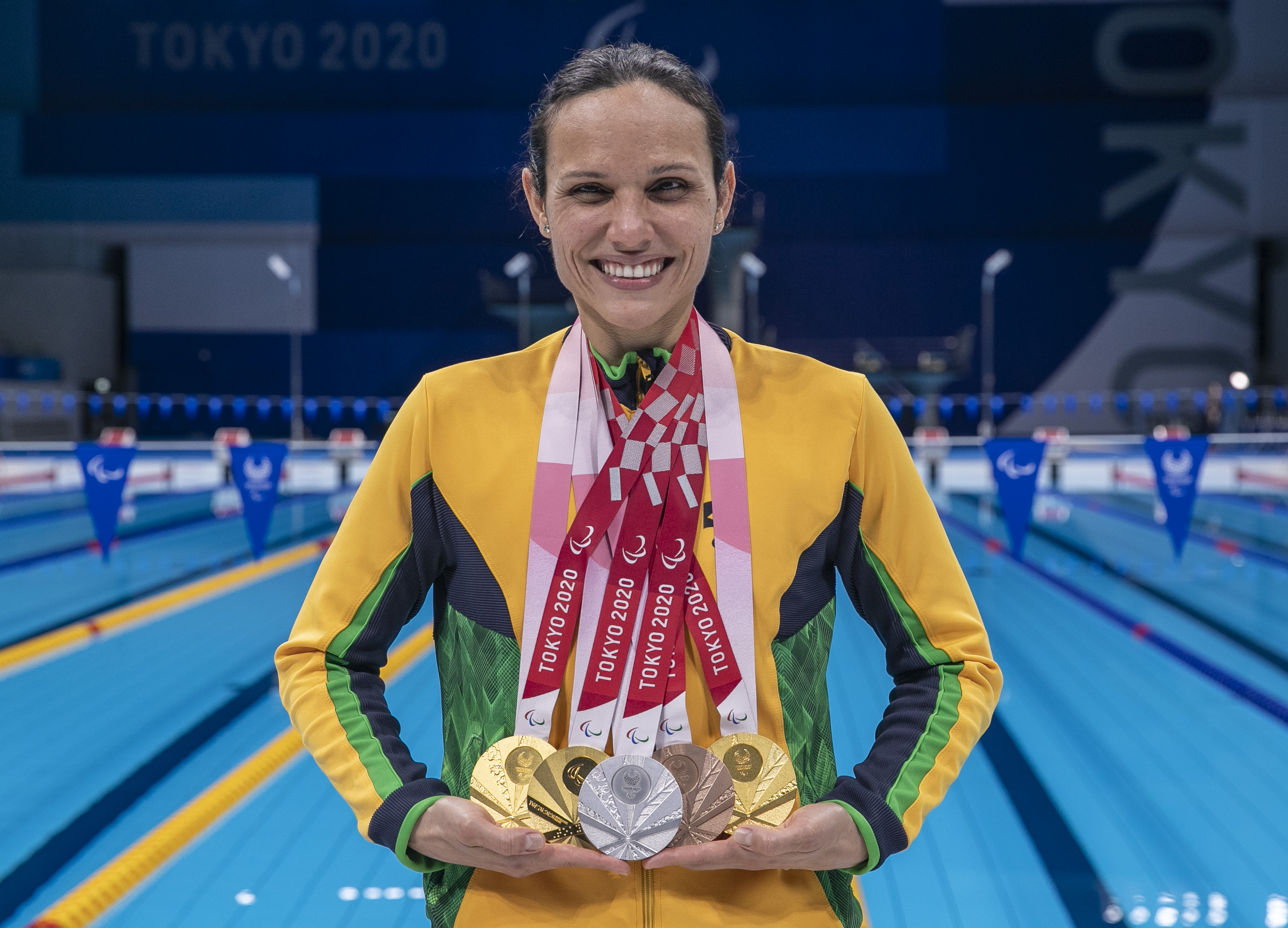 Maria Carolina Santiago com suas 6 medalhas em Tóquio (Ale Cabral/CPB)