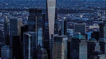 Vista aérea do centro financeiro de Nova York, com o 1WTC em destaque