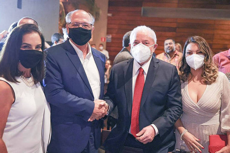 O ex-presidente Luiz Inácio Lula da Silva (PT) e o ex-governador de São Paulo Geraldo Alckmin em jantar promovido pelo grupo de advogados Prerrogativas, em São Paulo (Ricardo Stuckert / Divulgação)