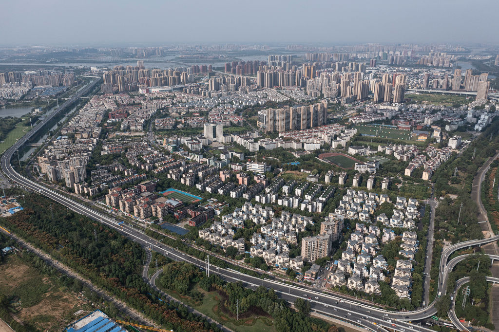 Vista aérea de uma comunidade com construção da  Evergrande em Wuhan, província de Hubei, China. (Getty Images)