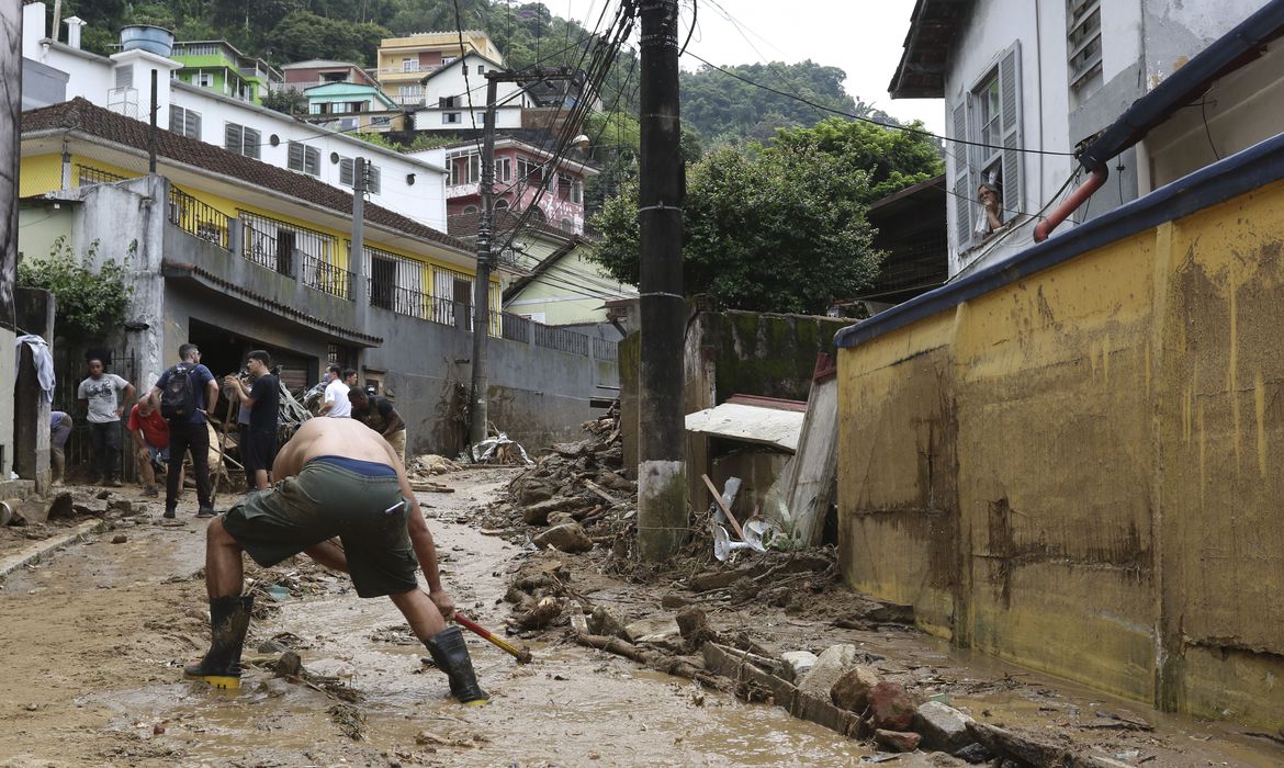 Bairro de Petrópolis (RJ), após fortes chuvas  (Tânia Rêgo/Agência Brasil)