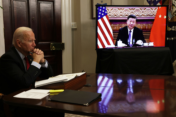 Joe Biden e Xi Jinping
durante conferência em novembro de 2021 (Foto: Alex Wong/Getty Images)
