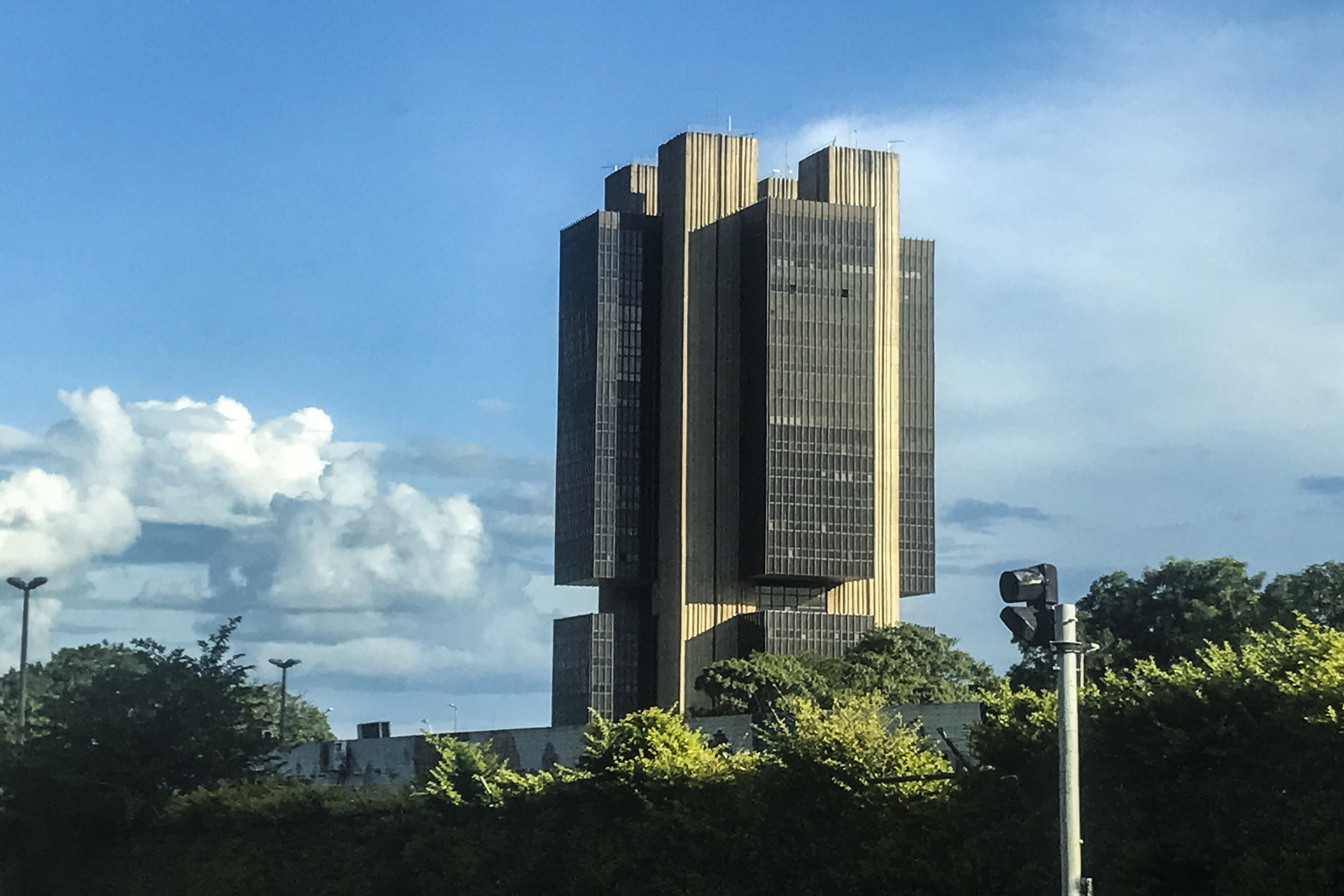 Edifício Sede Caixa Econômica Federal e Banco Central em Brasília