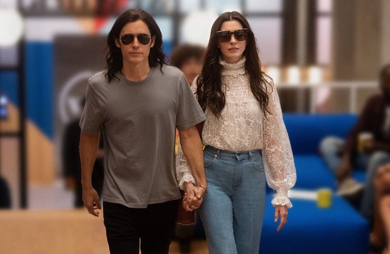 Ator Jared Leto como Adam Neumann e atriz Anne Hathaway como Rebekah Neumann, fundadores do WeWork (Divulgação)