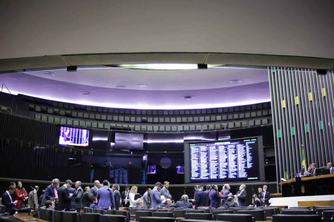 Deputados discutem e votam propostas no plenário da Câmara em 3 de maio de 2022 (Foto: Paulo Sergio/Câmara dos Deputados)