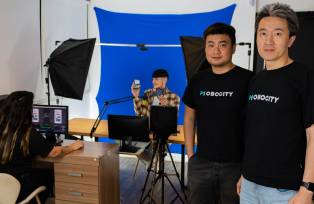 Zhang Zhen e Yan Di, cofundadores da Mobocity (Divulgação)