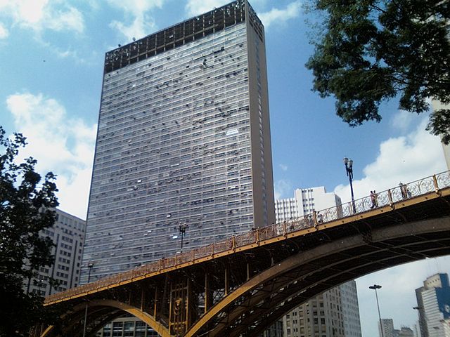 Mirante do Vale, edifício em São Paulo construído pela família Zarzur
