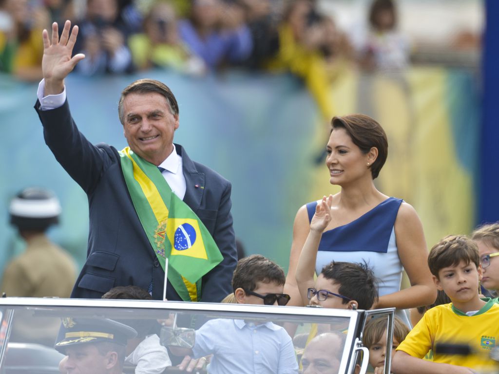 O presidente Jair Bolsonaro e a primeira-dama, Michelle Bolsonaro, durante desfile cívico-militar do 7 de Setembro (Foto: Marcelo Camargo/Agência Brasil)