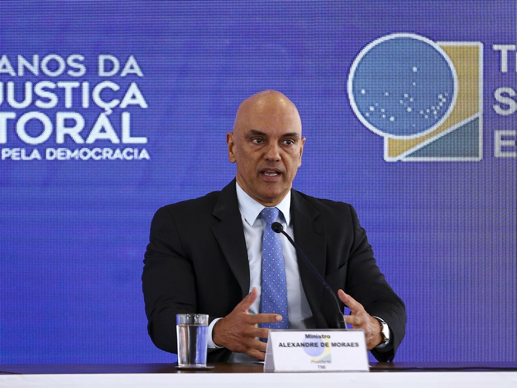 O presidente do Tribunal Superior Eleitoral (TSE), Alexandre de Moraes, durante coletiva de imprensa no Centro de Divulgação das Eleições durante o primeiro turno do pleito de 2022 (Foto: Marcelo Camargo/Agência Brasil)