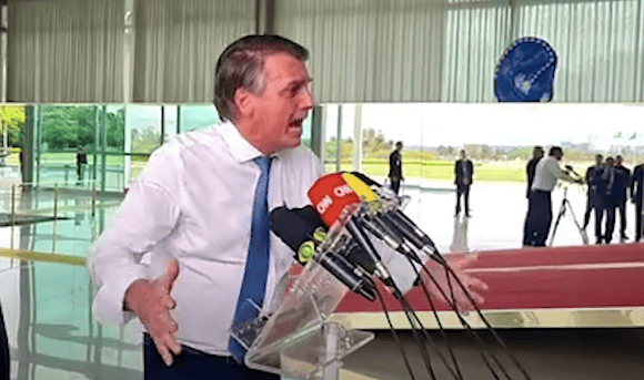 Bolsonaro em entrevista em Brasília (Reprodução/YouTube)