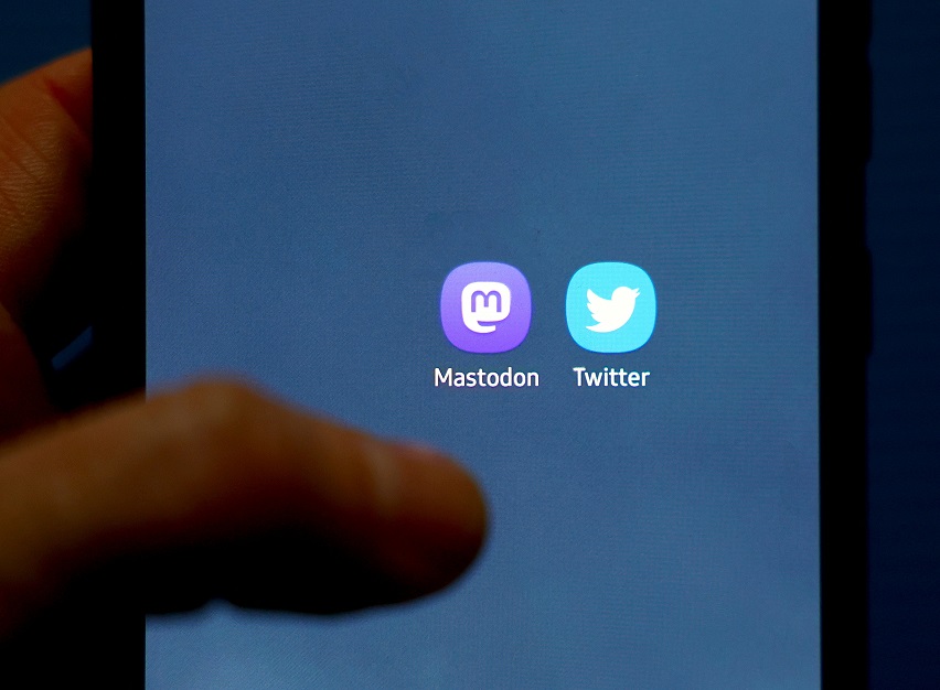 Ícones das redes sociais Mastodon e Twitter
(Foto: REUTERS/Lisi Niesner)