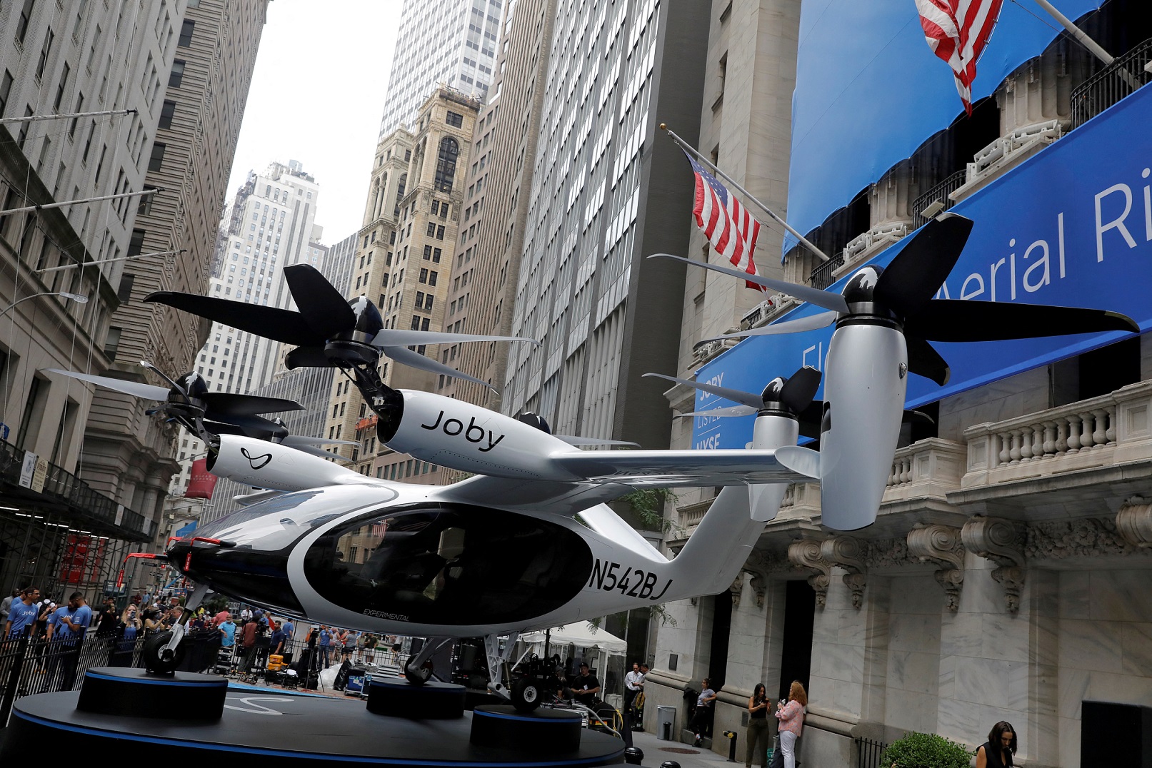 Táxi aéreo da Joby Aviation é visto fora da Bolsa de Valores de Nova York (NYSE) antes de sua listagem em Manhattan, Nova York
11/08/2021
REUTERS/Andrew Kelly