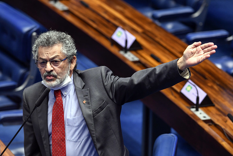 O senador Paulo Rocha (PT-PA) discursa durante sessão em plenário (Foto: Jefferson Rudy/Agência Senado)