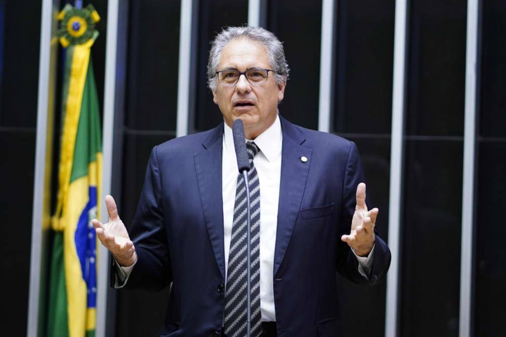 O deputado Carlos Zarattini (PT-SP) discursa durante sessão no plenário (Pablo Valadares/Câmara dos Deputados)