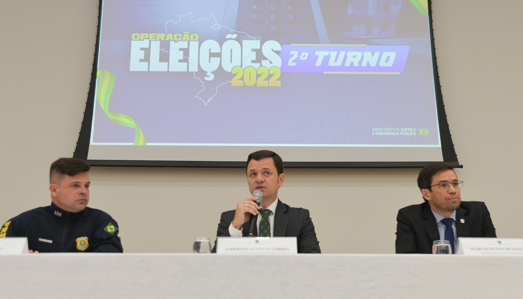 Silvinei Vasques, Anderson Torres e Marcio Nunes de Oliveira durante coletiva (TON MOLINA/FOTOARENA/FOTOARENA/ESTADÃO CONTEÚDO)