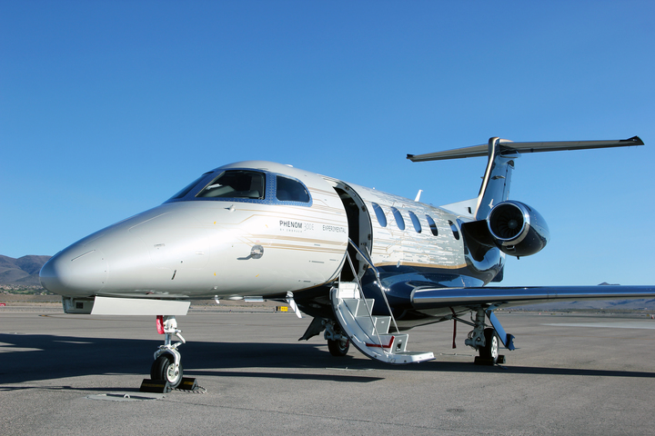 Fila para adquirir aviões Phenom 300E da Embraer passa de dois anos. Foto: Divulgação/Embraer